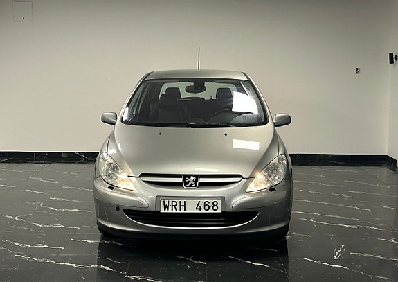 Peugeot 307 2 of 5