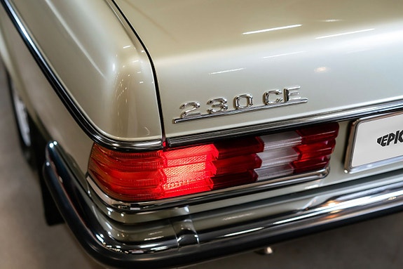 Mercedes-Benz 230 CE 10 of 23