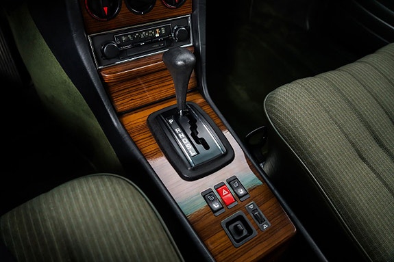Mercedes-Benz 230 CE 15 of 23