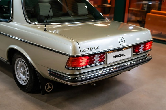 Mercedes-Benz 230 CE 4 of 5
