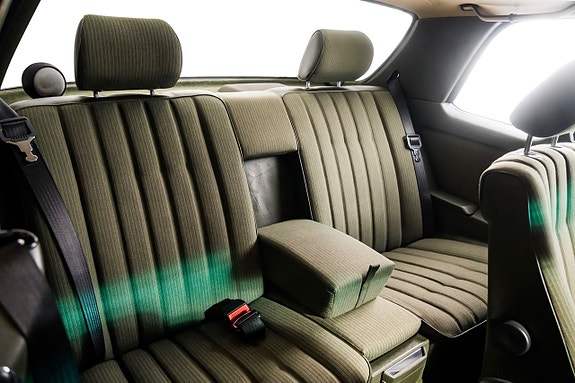 Mercedes-Benz 230 CE 22 of 23