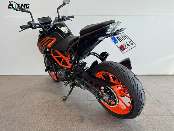 KTM 125 Duke Akrapovic Fr. 566Kr / Månad 12 of 23