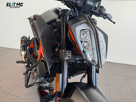 KTM 125 Duke Akrapovic Fr. 566Kr / Månad 3 of 23