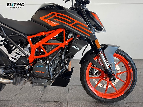 KTM 125 Duke Akrapovic Fr. 566Kr / Månad 6 of 23