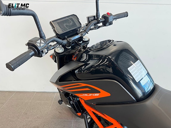 KTM 125 Duke Akrapovic Fr. 566Kr / Månad 13 of 23