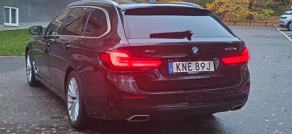 BMW 530e 2 of 5