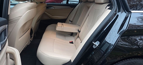 BMW 530e 27 of 27