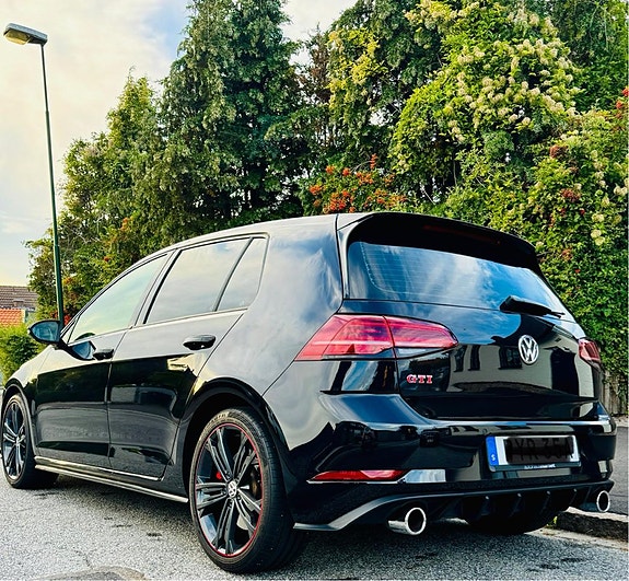 Volkswagen Golf VII 5 of 5