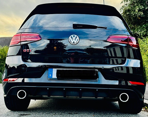 Volkswagen Golf VII 2 of 5