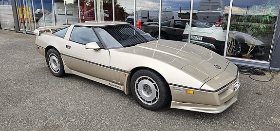 Chevrolet Corvette 4 of 15