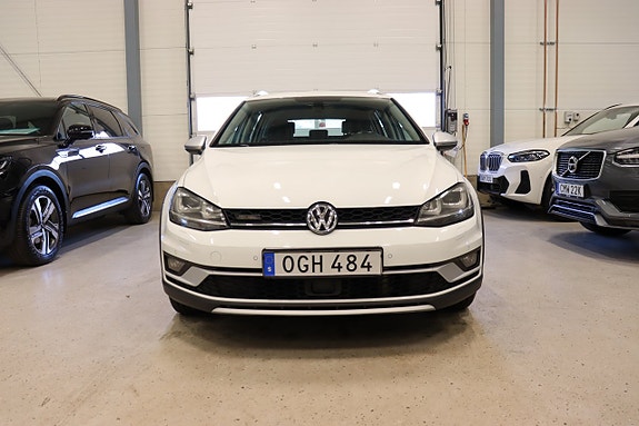 Volkswagen Golf Alltrack 2 of 21