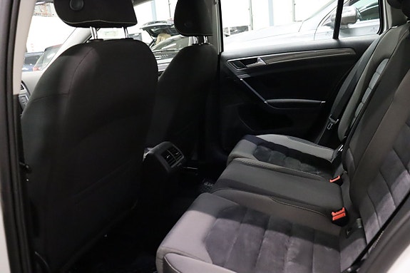 Volkswagen Golf Alltrack 9 of 21