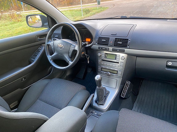 Toyota Avensis 10 of 13