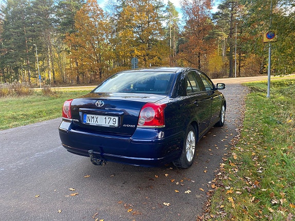 Toyota Avensis 3 of 5