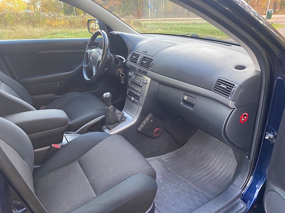 Toyota Avensis 11 of 13
