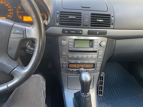 Toyota Avensis 13 of 13
