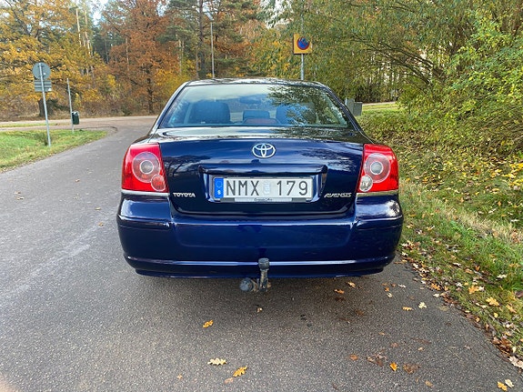 Toyota Avensis 8 of 13
