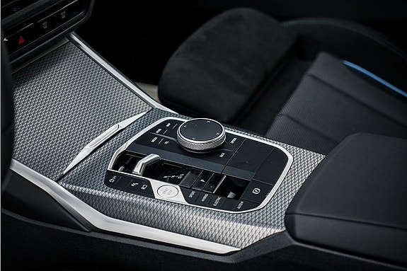 BMW 330e 14 of 24