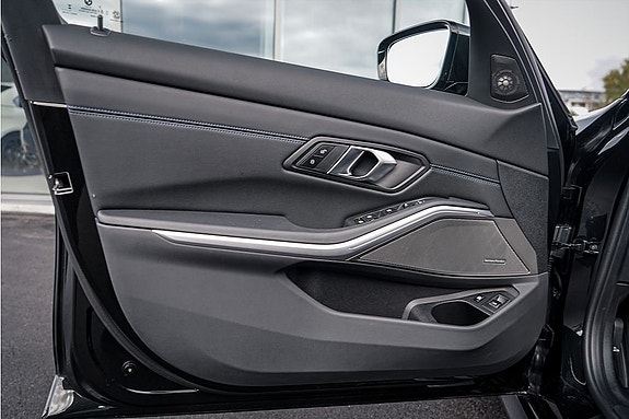 BMW 330e 9 of 24