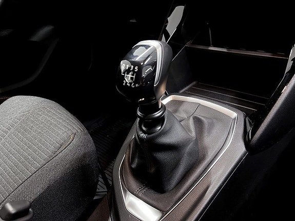 Peugeot 208 8 of 14