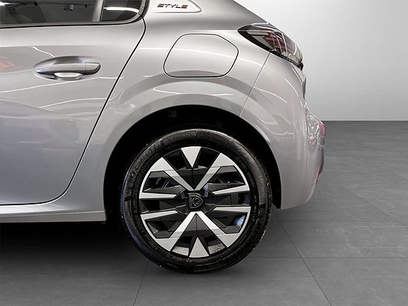 Peugeot 208 12 of 14