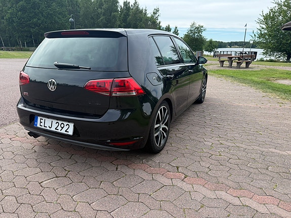 Volkswagen Golf VII 4 of 5