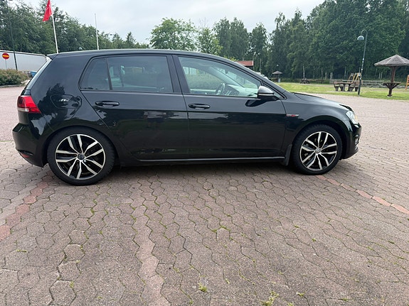 Volkswagen Golf VII 5 of 5