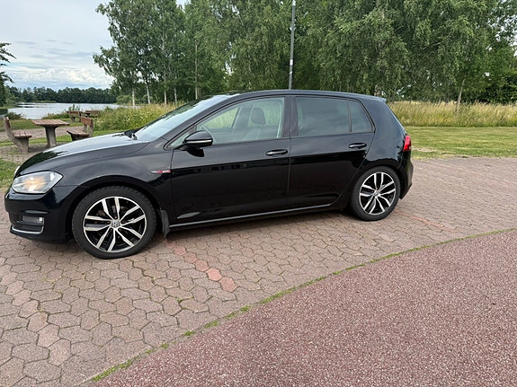 Volkswagen Golf VII 2 of 5