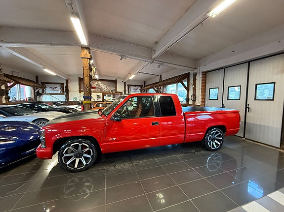 Chevrolet Silverado C1500 2 of 5