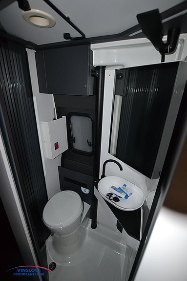 Adria TWIN Supreme 640 SLB Alde 6 of 8