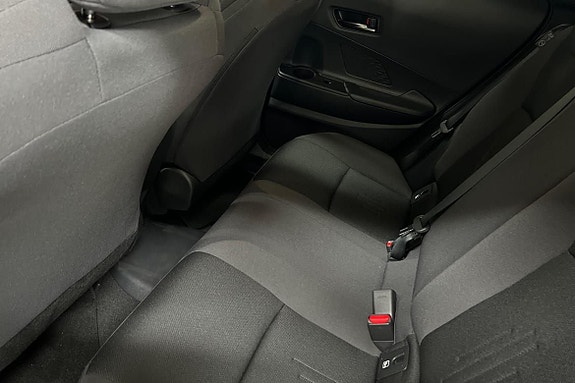 Toyota C-HR 4 of 5