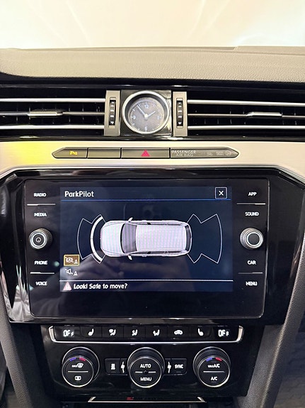 Volkswagen Passat 12 of 13