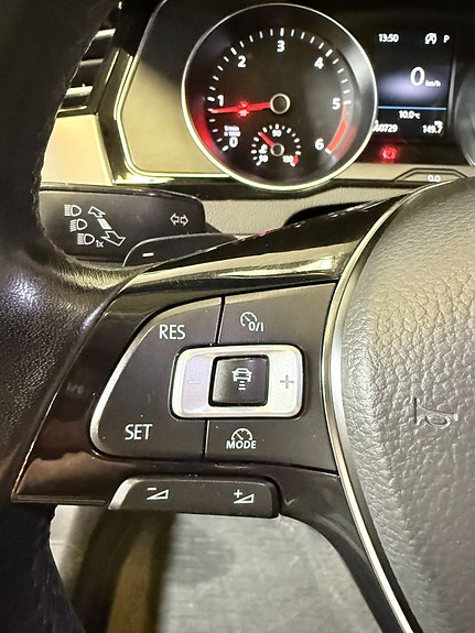 Volkswagen Passat 8 of 13