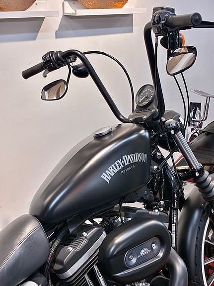 Harley-Davidson XL883N Sportster "IRON" Bobber 4 of 5