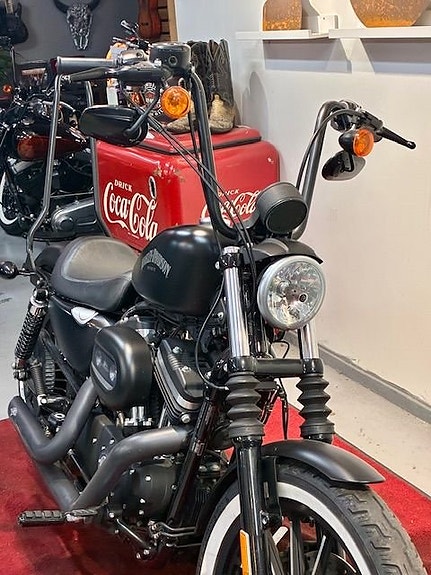 Harley-Davidson XL883N Sportster "IRON" Bobber 5 of 5