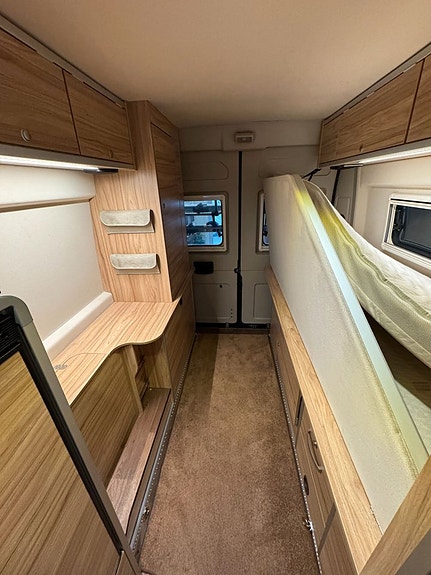 Hymer Sierra Nevada 150HK Fransk bädd & pop-up tak! Dragkrok KAMPANJ RÄNTA 3,95% 15 of 25
