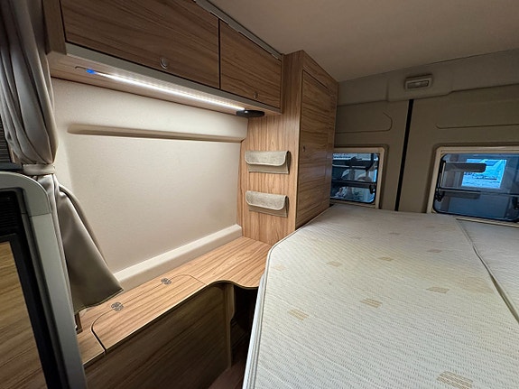 Hymer Sierra Nevada 150HK Fransk bädd & pop-up tak! Dragkrok KAMPANJ RÄNTA 3,95% 14 of 25