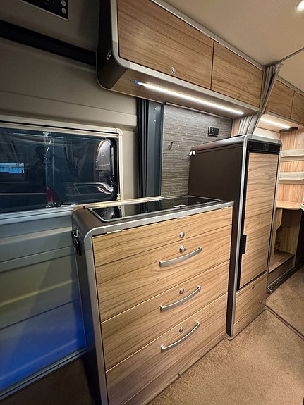 Hymer Sierra Nevada 150HK Fransk bädd & pop-up tak! Dragkrok KAMPANJ RÄNTA 3,95% 8 of 25