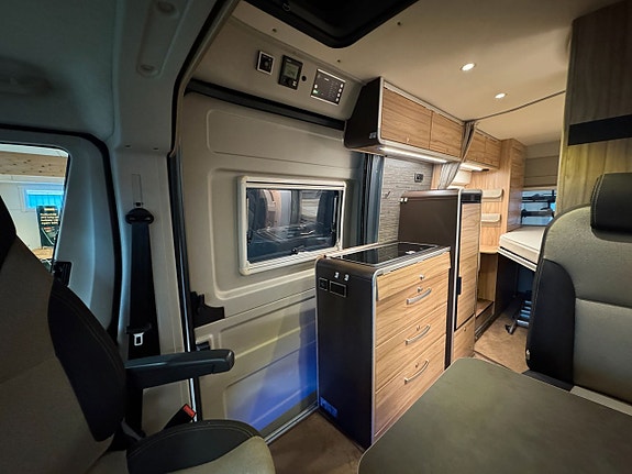 Hymer Sierra Nevada 150HK Fransk bädd & pop-up tak! Dragkrok KAMPANJ RÄNTA 3,95% 5 of 25
