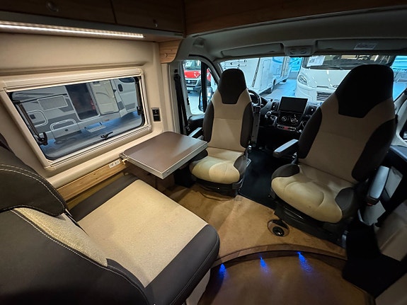 Hymer Sierra Nevada 150HK Fransk bädd & pop-up tak! Dragkrok KAMPANJ RÄNTA 3,95% 19 of 25
