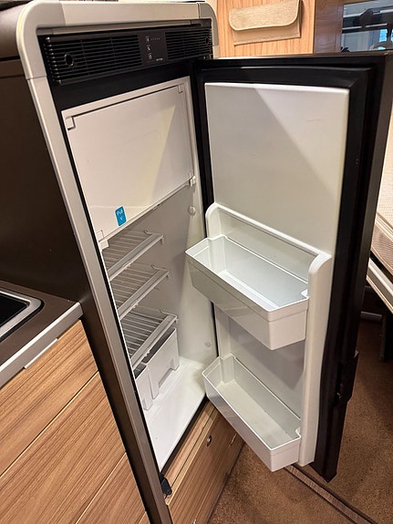 Hymer Sierra Nevada 150HK Fransk bädd & pop-up tak! Dragkrok KAMPANJ RÄNTA 3,95% 10 of 25