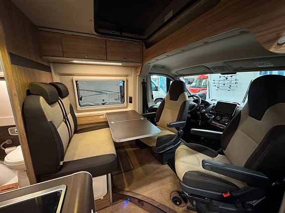 Hymer Sierra Nevada 150HK Fransk bädd & pop-up tak! Dragkrok KAMPANJ RÄNTA 3,95% 2 of 25