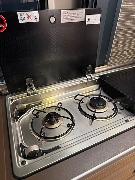 Hymer Sierra Nevada 150HK Fransk bädd & pop-up tak! Dragkrok KAMPANJ RÄNTA 3,95% 9 of 25