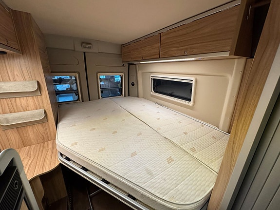 Hymer Sierra Nevada 150HK Fransk bädd & pop-up tak! Dragkrok KAMPANJ RÄNTA 3,95% 13 of 25