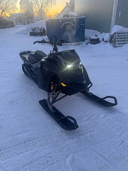 Lynx SHREDDER 3700 RE 850 E-TEC TURBO R HUB Momsad