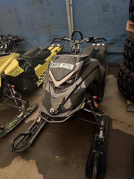 Lynx SHREDDER 3700 RE 850 E-TEC TURBO R HUB Momsad