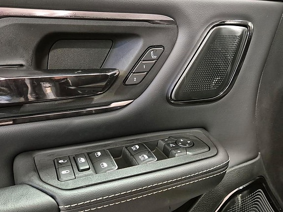 Dodge RAM 1500 10 of 24