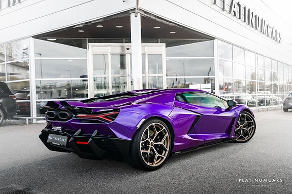 Lamborghini Revuelto 3 of 26