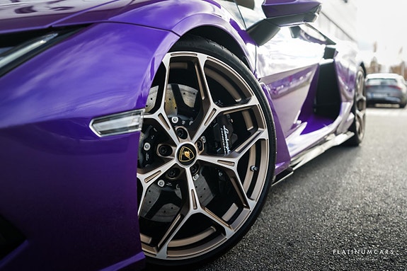Lamborghini Revuelto 26 of 26