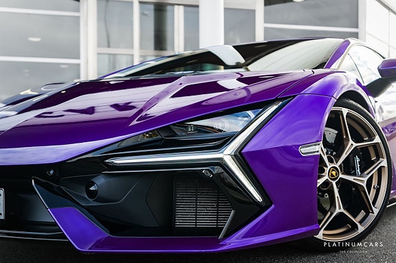 Lamborghini Revuelto 23 of 26